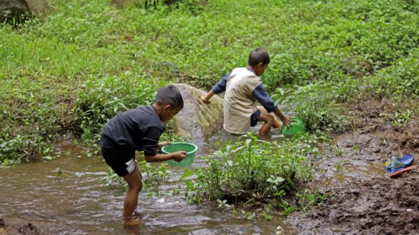 children in Situ Cisanti and the Source of the Citarum River